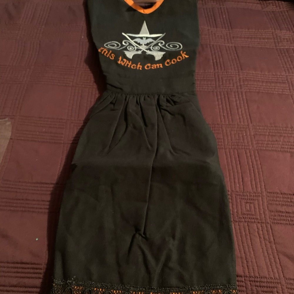 Darling apron. Black & orange. This witch can cook